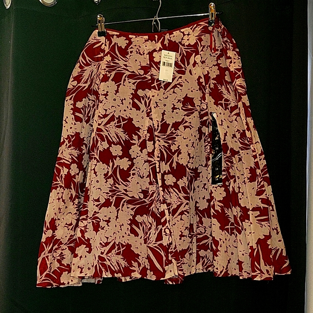 Pleated A-Line Floral Skirt